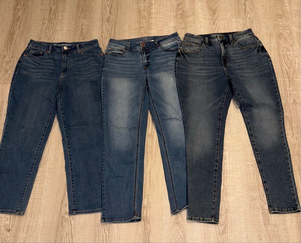 3 pair Women’s jeans bundle Sizes 7,8,8)